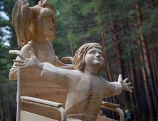 Скульптура «Детская дружба» заняла второе место на фестивале «Лукоморье 2016». Авторы — Иван Зуев (Тельма) и Эдуард Понмаренко  (Нижний Тагил).