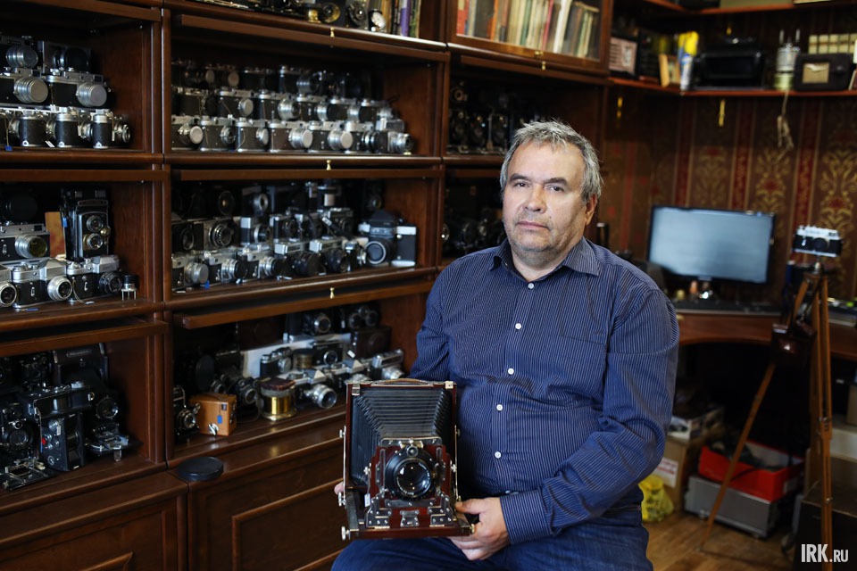 Александр Юрьевич: «Началось все с увлечения фотографией еще в девятилетнем возрасте. Отец мой Юрий Иванович был увлеченным фотографом и кинолюбителем. Он привил мне любовь к фотографии».