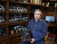 Александр Юрьевич: «Началось все с увлечения фотографией еще в девятилетнем возрасте. Отец мой Юрий Иванович был увлеченным фотографом и кинолюбителем. Он привил мне любовь к фотографии».