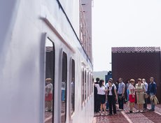 Габаритная длина судна — 38,15 метра, ширина — 11,8 метра, высота борта — 3,3 метра, водоизмещение — 392 тонны, грузоподъемность — 130 тонн.
