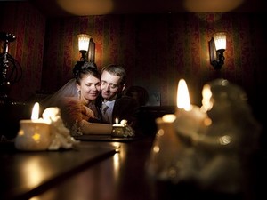 В День всех влюбленных рестораны и кафе будут работать в усиленном режиме. Свободных мест может не оказаться, поэтому лучше забронировать столик в любимом заведении за неделю.