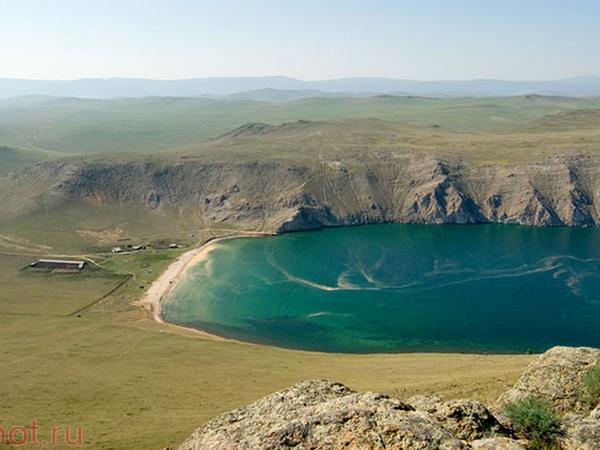 Вид на бухту Ая. Фото с сайта www.shot.ru
