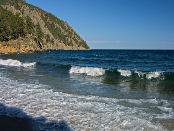 Бухта Сухая. Фото с сайта www.nature.baikal.ru. Автор — Александр Рютин
