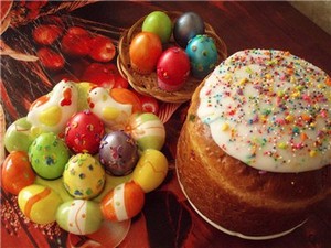 Красят яйца, пекут куличи и творожные пасхи только на Пасху. Этот религиозный праздник давно стал частью нашей культуры, и многие традиции сохранились до сих пор.