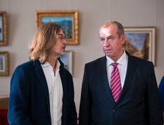 Художник Никас Сафронов и губернатор Иркутской области Сергей Левченко