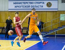 Начал «Иркут» уверенно и на высокой скорости.