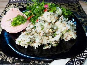 Настоящий китайский обед можно приготовить быстро и вкусно. Рис прекрасно подойдет как гарнир к мясу и как отдельное блюдо для вегетарианцев.