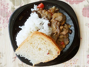Весьма оригинальный рецепт приготовления говядины с перцами от Наталии Власевской. Перцы лучше использовать не с прилавка, а прямо с грядки!