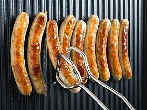 На мастер-классе вас ждет специальное Октоберфест-меню! Роберт Бирманн, мастер колбасного искусства из Германии, с удовольствием расскажет и покажет нюансы приготовления самых вкусных сосисок в мире.