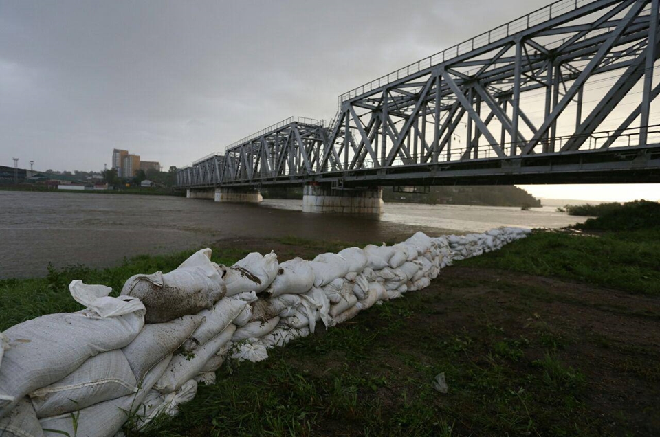 В посёлке имени Горького сделали несколько дамб. Все экстренные службы работали в усиленном режиме.