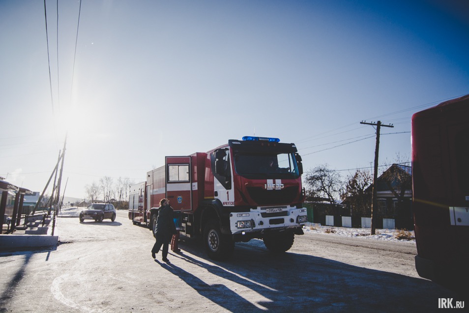 Накануне Старого Нового года приехали на пожарном автомобиле.