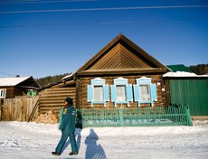 Сотрудники МЧС напомнили взрослым и детям об осторожном обращении с огнем, раздали памятки.