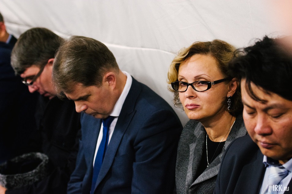 Присутствовали на заседании министр здравоохранения региона Олег Ярошенко и глава областного минстроя Светлана Свиркина.