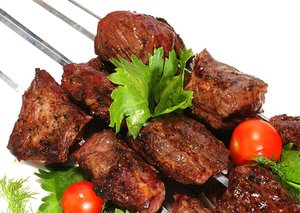 Ресторан доставит вкусный свежий шашлык с пылу с жару.