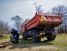 Всего было вывезено 4,5 тысячи кубометров мусора, с начала года на городской полигон доставили свыше 32 тысяч кубометров отходов.