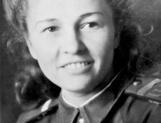 Надежда Степановна Андреева (Чайкина), 9 мая 1945 года, аэропорт Веселое. Фото прислала Вера Страутиньш.