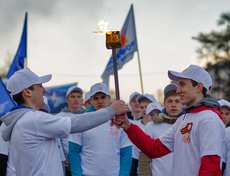 На дистанции 1 900 метров состоялось 25 этапов эстафеты передачи огня Победы.