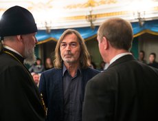 Валентин Распутин помог построить храм в Усть-Уде. И когда приезжал в посёлок, обязательно посещал его.