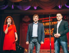 На благотворительном концерте выступили вокалист Харисон Янг из Нидерландов, иркутский коллектив «Доктор Джаз» и польский квартет Confusion project.