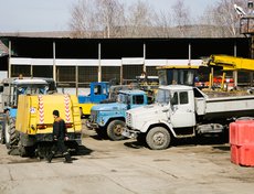 Машина для уборки мусора «Пума» — в отличии от «Скандии», собирает дорожный мусор в себя.