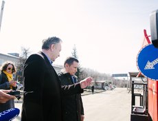 Директор МУП «Иркутскавтодор» Михаил Чайковский и мэр Иркутска Дмитрий Бердников.