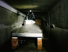 Под землёй находится дорогое высокоточное оборудование для регистрации различных частиц.