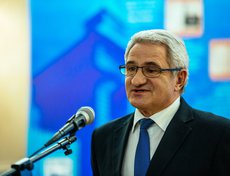 Руководитель службы записи актов гражданского состояния Иркутской области Олег Власенко: «Представители старшего поколения смогут оживить воспоминания о собственных свадьбах, а молодёжь узнает что-то новое для себя из истории образования и развития загс».