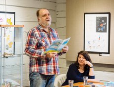 Писатель Александр Ткаченко презентовал свою книгу «Байкал. Прозрачное чудо планеты». Встреча состоялась в галерее Dias.
