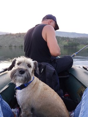 Двое в лодке не считая собаки.  Байкал.