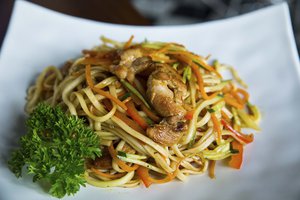 Жареный удон с курицей и овощами по-тайски/ Lapsha Bar My Way