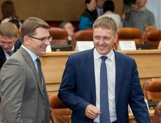 Евгений Орачевский, глава минэкономразвития региона, и Артем Лобков, «Единая Россия».