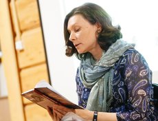 «Ночь музеев» в Музее Валентина Распутина. Основой вечера стали чтения и прослушивание аудиозаписей о Валентине Распутине.