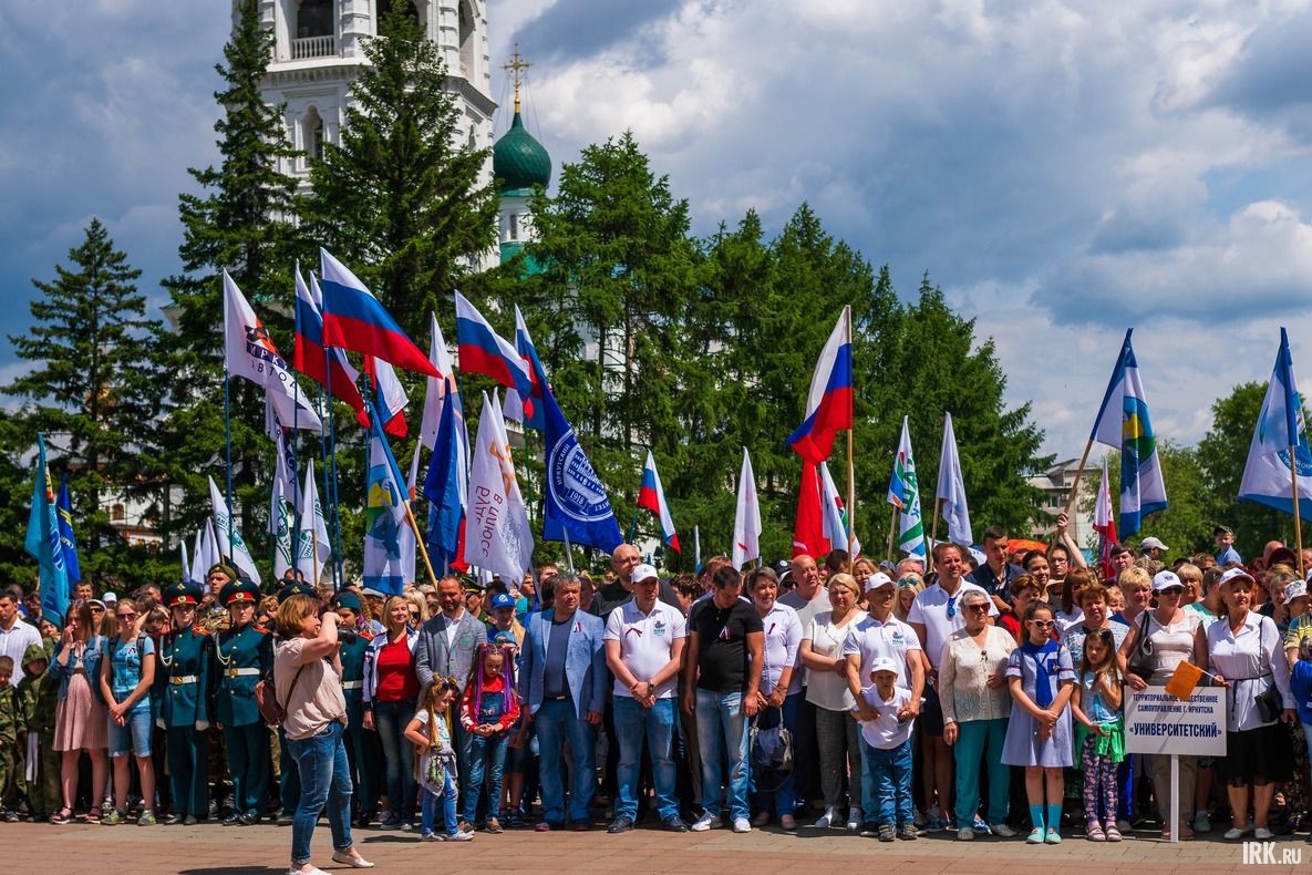 12 июня на площади у мемориала «Вечный огонь» состоялся митинг, посвящённый Дню России.