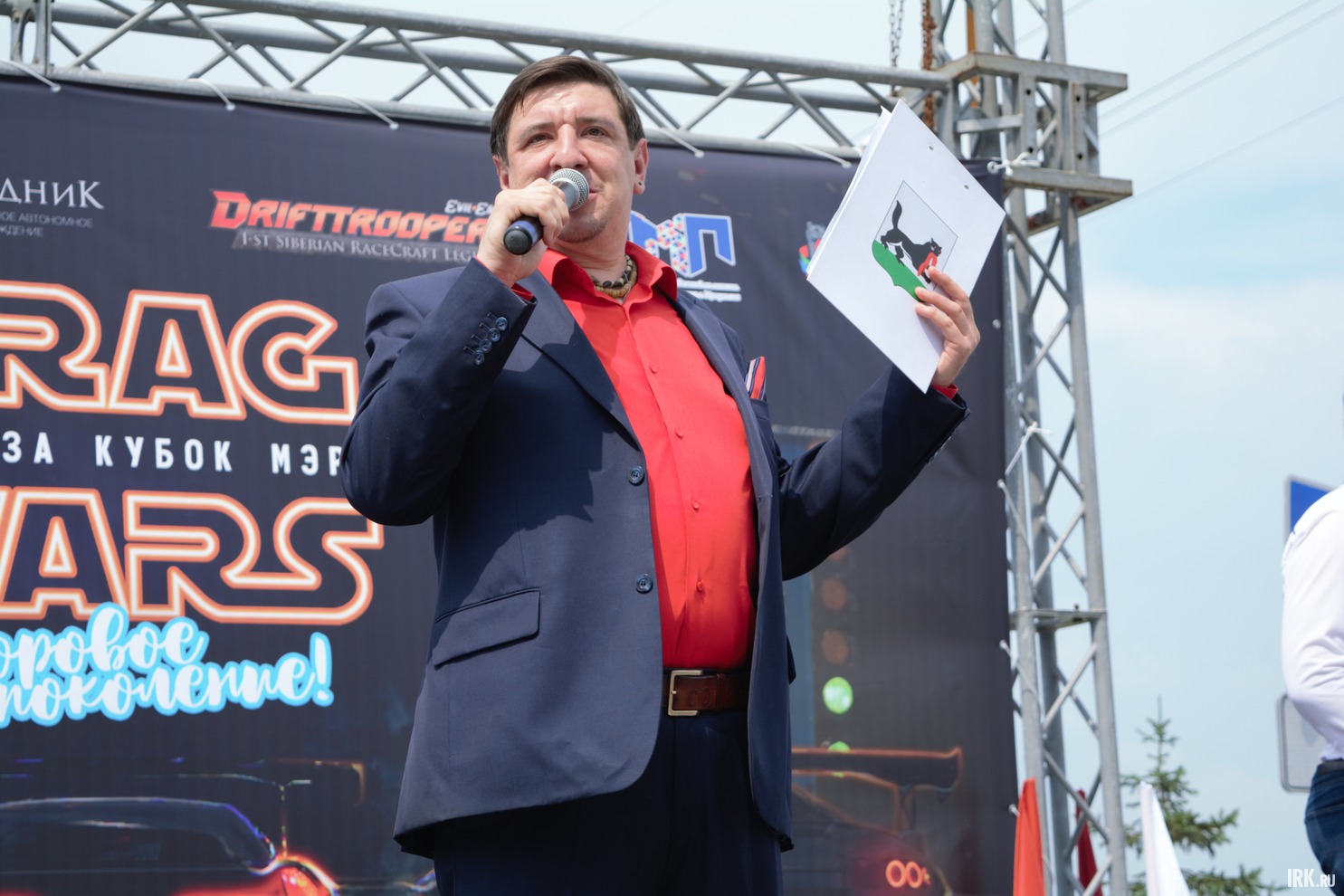 Перед стартом зрителей развлекал ведущий мероприятия Игорь Бялоус.