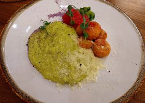 Еву Гриль вкусно накормили впервые за долгое время.