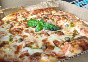 Вареная котлета, жесткое мясо и невкусный соус…
