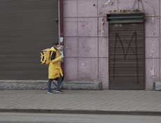 В городе работают доставки еды.