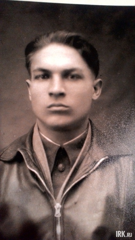 Кузнецов Степан Иннокентьевич (1922-1983), уроженец Хомутово. В 1942 году пошел на фронт. Получил тяжелые ранения, контузии. В 1944 году дали вторую группу инвалидности. После войны окончил техникум, продолжал работать. Награжден орденами и медалями.