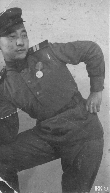 Освобождал Могилев, Бобруйск, Минск, Ковель, Кенигсберг, Польшу и обстреливал прямой наводкой Рейхстаг. При взятии Берлина, 28 апреля 1945 года, был тяжело ранен. До августа лежал в эвакогоспитале в Кенигсберге. Фото Эллы Антакшиновой