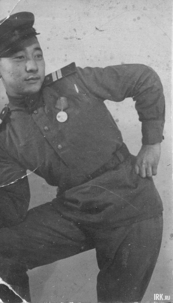 Освобождал Могилев, Бобруйск, Минск, Ковель, Кенигсберг, Польшу и обстреливал прямой наводкой Рейхстаг. При взятии Берлина, 28 апреля 1945 года, был тяжело ранен. До августа лежал в эвакогоспитале в Кенигсберге. Фото Эллы Антакшиновой
