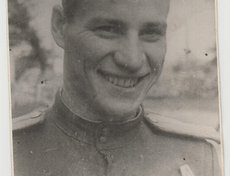 Александр Максимович Мельгунов (1920). В первые дни войны участвовал в воздушных боях на истребителе «И-16». Воевал на Сталинградском, Донском, Центральном, Белорусском, 1-м Белорусском фронтах. В воздушных боях лично сбил 13 фашистских самолетов.