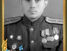 Самсонов Виктор Сергеевич родился в деревня Глубокая Ленинградской области. После окончания 10 классов поступил в военное училище по специальности связист. Военнослужащий с 1939 г. Когда началась война был в звании младший лейтенант.