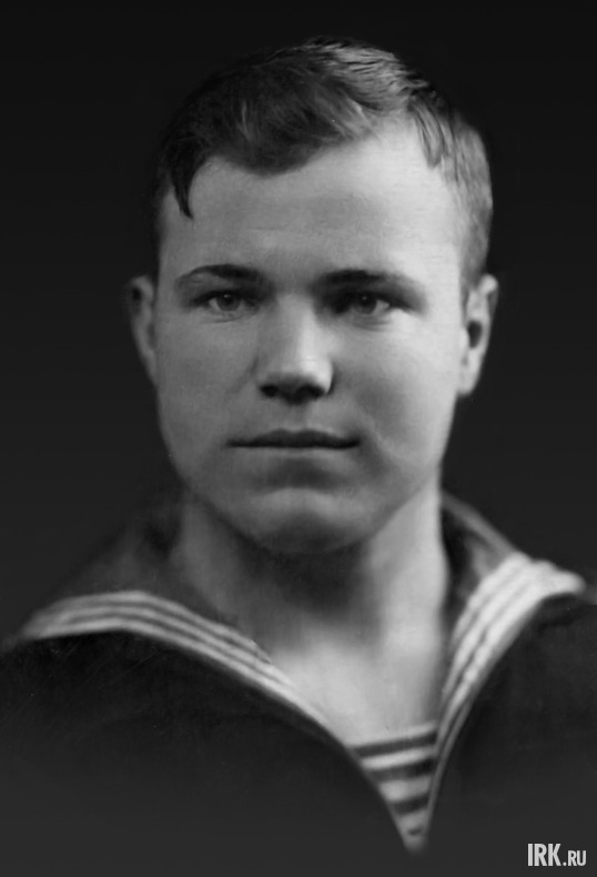 Алексей Иванович Фесюк (1919 г.р). Воевал на Онежском озере, был старшиной 2-й статьи и старшим зенитчиком на канонерской лодке КЛ-13. В 42-м г. она затонула в шторм, экипаж погиб. В Петрозаводске есть мемориальная доска, где указан Алексей Иванович