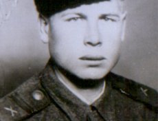 Низам Абсалямов (1920—2002). На передовой с 1942 года. Принимал участие в боях на Курской дуге в освобождении Белгорода, Харькова, Полтавы, форсировании Днепра. В 1944 году вышел на границу с Румынией.  В 1946 году вернулся домой.
