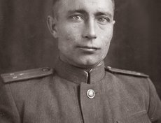Маманцев Иван Павлович, 1913 г.р. Призван Иркутским ГВК в ряды Красной Армии. Победу встретил в Германии. Командир стрелковой роты 287 гвардейского стрелкового Силезского ордена Александра Невского полка. Награжден орденом Красной звезды. Фото Ирины
