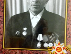 Черчик Михаил Акимович 1924 г.р. Призван в 1944 году. Пулеметчик, воевал в составе 2-го Украинского фронта. Освобождал Западную Украину, Венгрию, Югославию, Австрию. Победу встретил в Австрии. Награжден орденами и медалями. Умер в 79 лет. Фото Анны Гураев