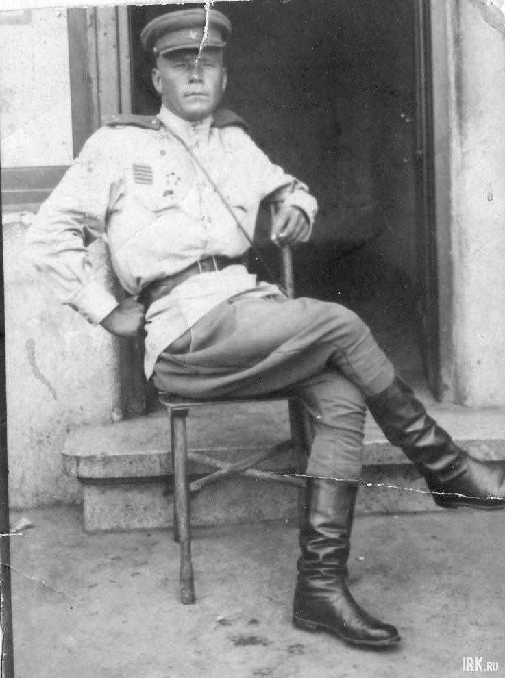Наумов Николай Прокопьевич (1911-1992). Был призван 03.07.1941 года, вернулся домой  в ноябре 1945 г: защищал Москву под Гжатском до октября 1941 г. командиром взвода разведки, затем в составе 62-ой Армии воевал под Сталинградом до сентября 1942 г.