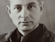 Майстер Михаил Леонтьевич, 1916 г.р. Проживал в Иркутске, награждён Орденом Отечественной Войны 1 степени. Фото прислала дочь, Майстер Маргарита