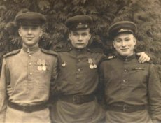 Участвовал в Курской битве, деревня Прохоровка. Потом Воронеж (Центральный фронт), Беларусь, 15-я Гвардейская танковая бригада 1-го Белорусского фронта под командованием Маршала К.К.Рокоссовского.