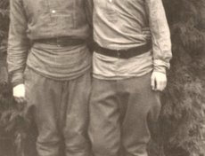 1945 г., г. Грогдзее, оккупационные войска под Берлином (в светлой гимнастерке).
